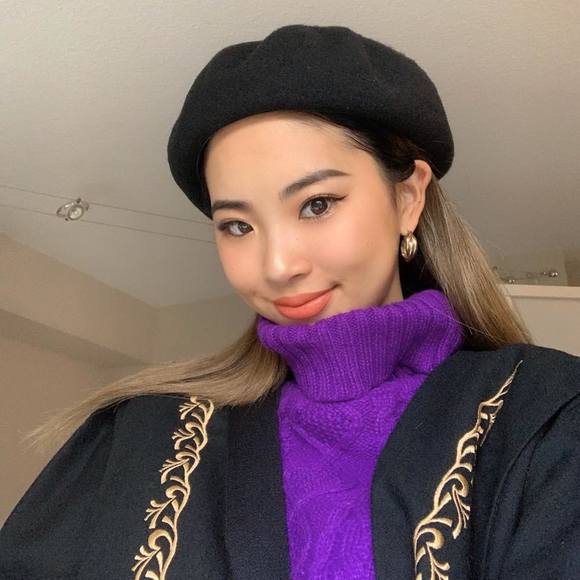 Meet your Posher, Akari - Picture 1 of 1